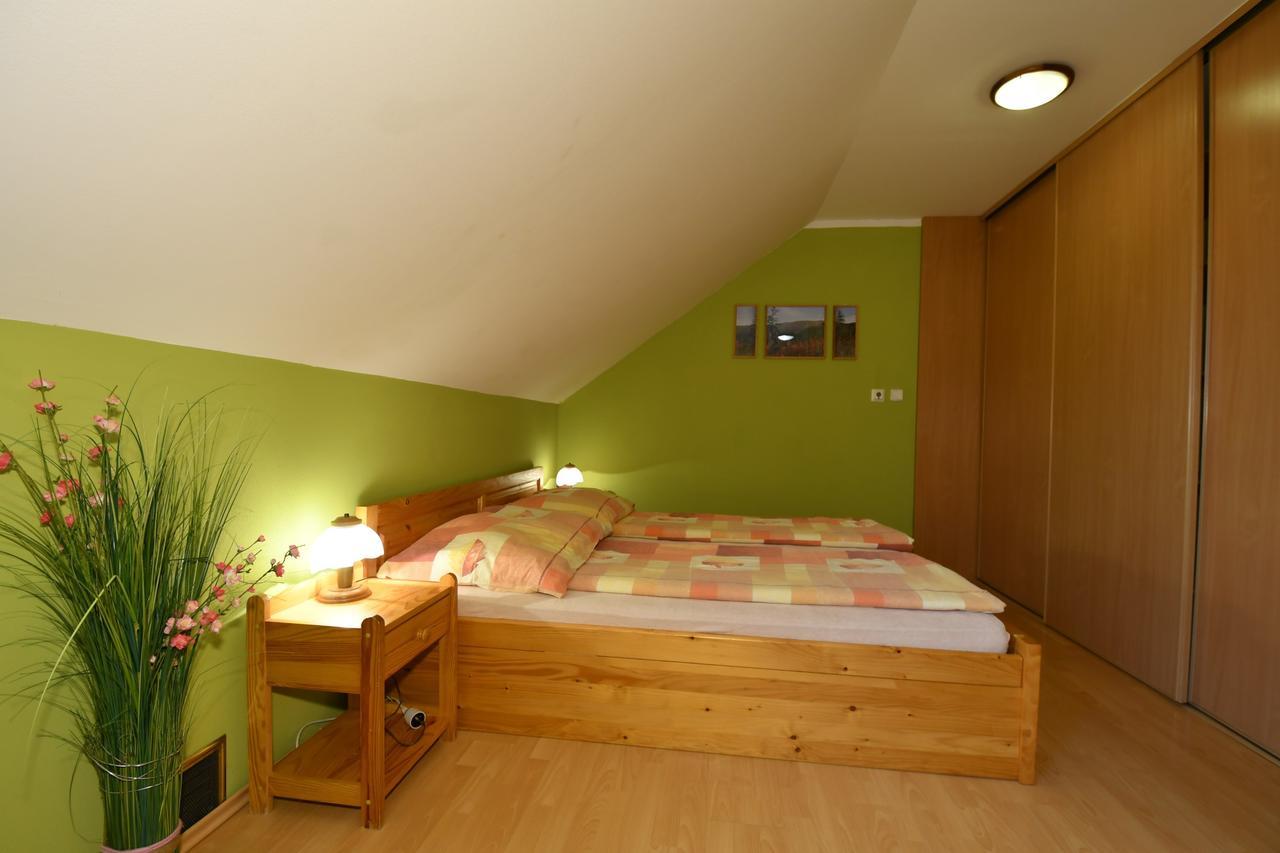 Apartman U Sarky Valaska Luaran gambar