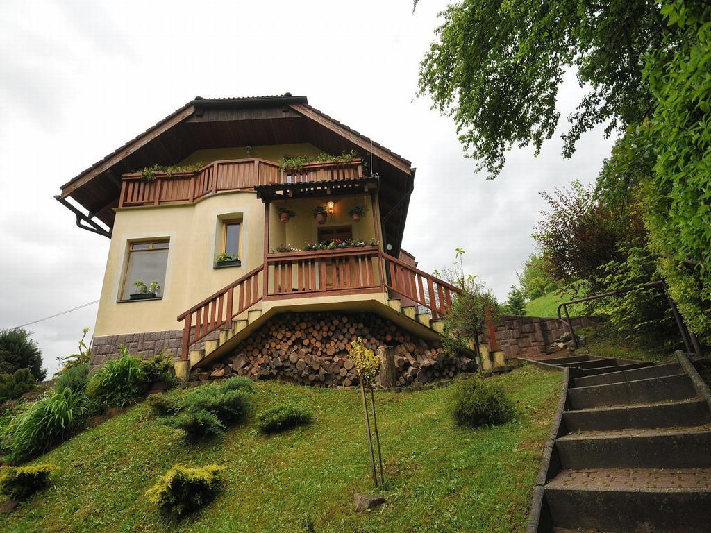 Apartman U Sarky Valaska Luaran gambar
